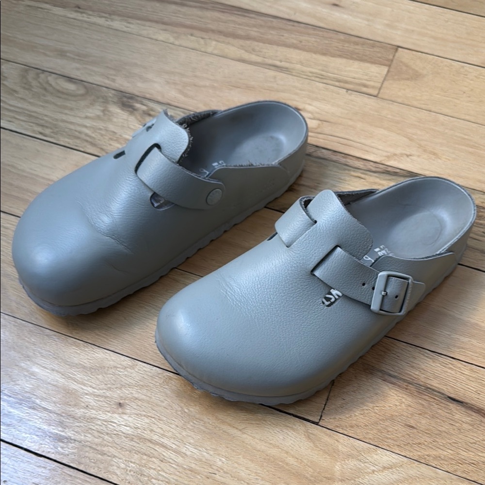 Birkenstock Boston Leather in Mineral Gray